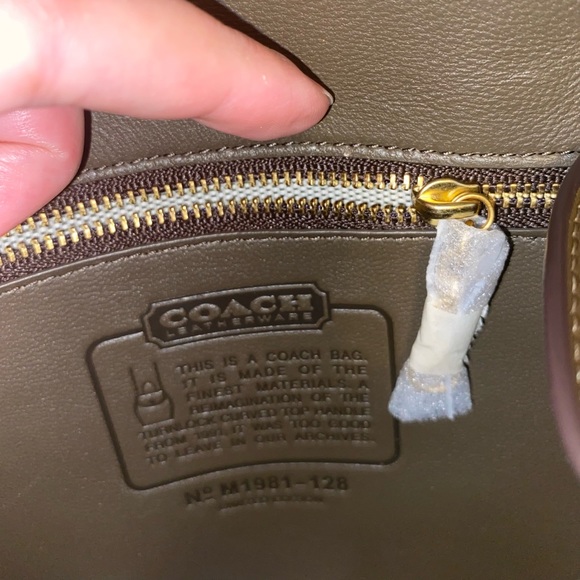 !!!SOLD!!! Coach 1941 Turnlock Curved Top Handle - Picture 8 of 9